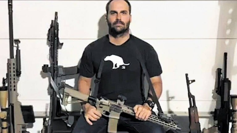 Eduardo Bolsonaro propõe alteração em projeto do governo sobre porte de armas