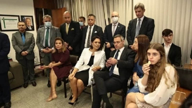 Vídeo: Michelle Bolsonaro reage com euforia após aprovação de Mendonça ao STF