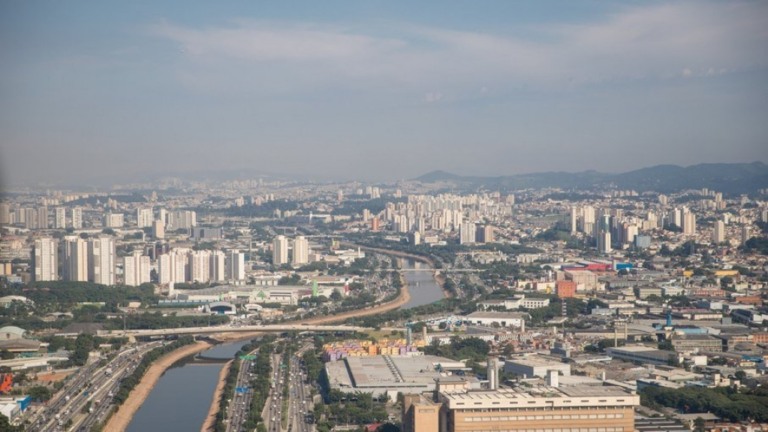 Calor e pancadas de chuva marcam a previsão deste domingo em São Paulo