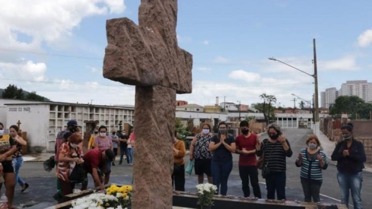 Covid-19: Oito em cada dez mortes ou internações correspondem a não vacinados