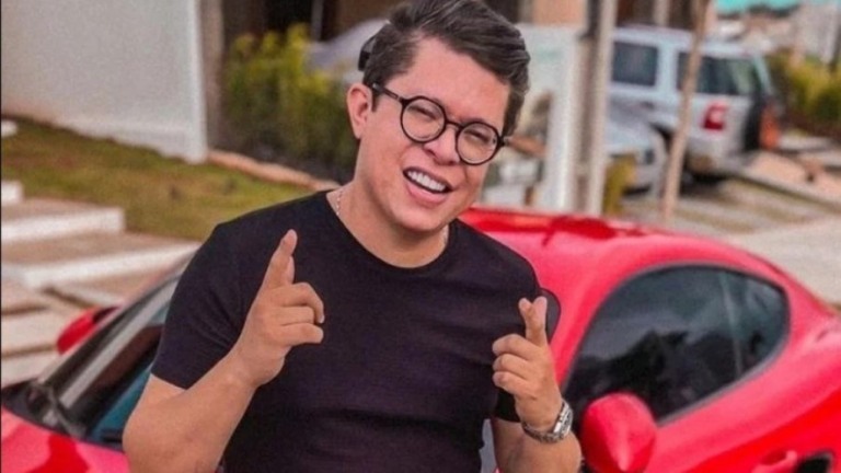 Acusado de agressão, DJ Ivis é vaiado ao se apresentar e deixa palco