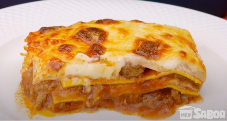 Almoço com a famÃlia pede uma caprichada Lasanha de presunto e muçarela!! Não tem quem não goste!? Almoço com a famÃlia pede uma caprichada Lasanha de presunto e muçarela!! Não tem quem não goste!?