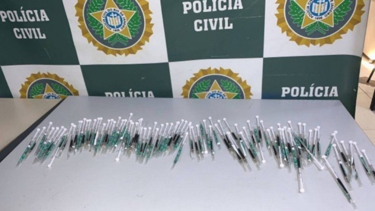 Homem é preso com cem seringas de 'maconha líquida' em Volta Redonda