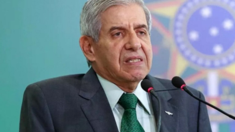 General Heleno diz que autorização para garimpo na Amazônia é legal