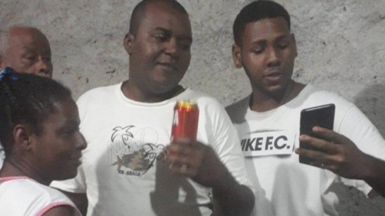 Preso no RJ após ser identificado por foto 3x4 deixa prisão: "Sufoco"