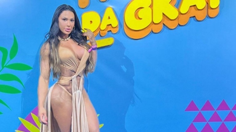 Gracyanne Barbosa ousa no look para Farofa da Gkay e dispensa lingerie Gracyanne Barbosa ousa no look para Farofa da Gkay e dispensa lingerie