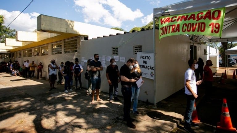 Covid-19 já vez mais de 616 mil vítimas no Brasil