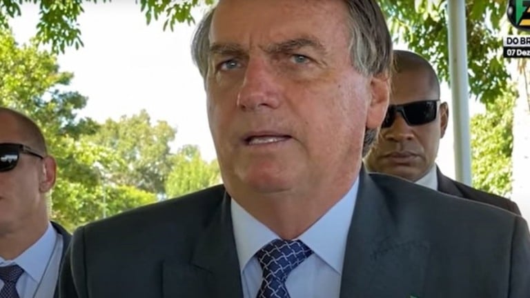 'De novo vai começar?', diz Bolsonaro sobre proposta da Anvisa