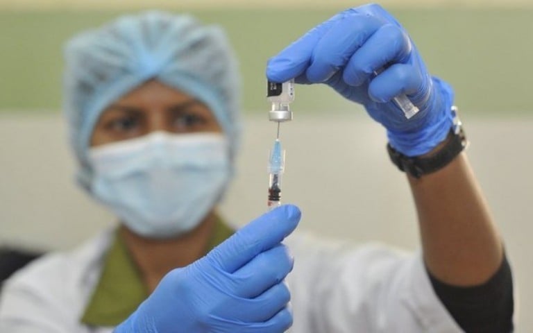 Ômicron: vacinas contra covid ainda devem funcionar contra nova mutação, diz OMS