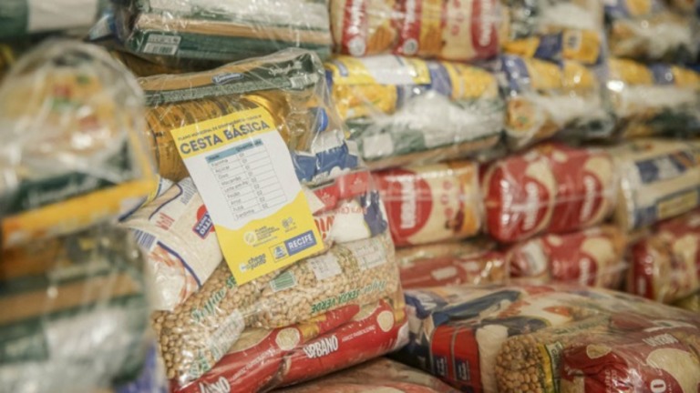 Cesta básica fica mais cara em nove capitais