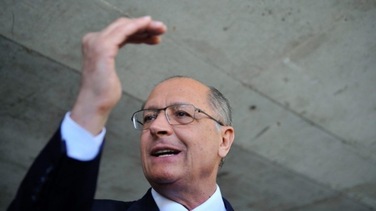 Alckmin pode suspender filiação ao PSB para facilitar acordo com Lula