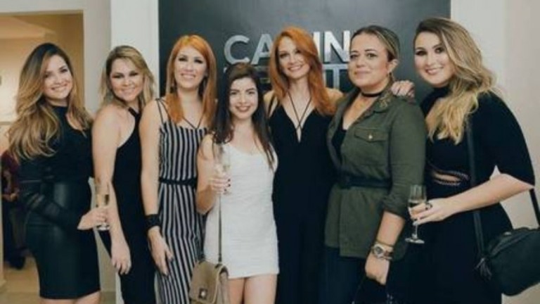 Gkay e Juliette posaram juntas e irreconhecíveis antes da fama