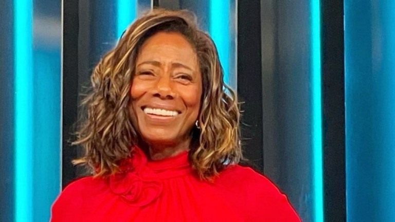 Glória Maria conta que recebia cartas e telefonemas racistas no "Fantástico" Glória Maria conta que recebia cartas e telefonemas racistas no "Fantástico"