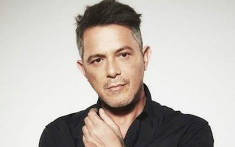Astro espanhol Alejandro Sanz lança seu novo álbum "Sanz"