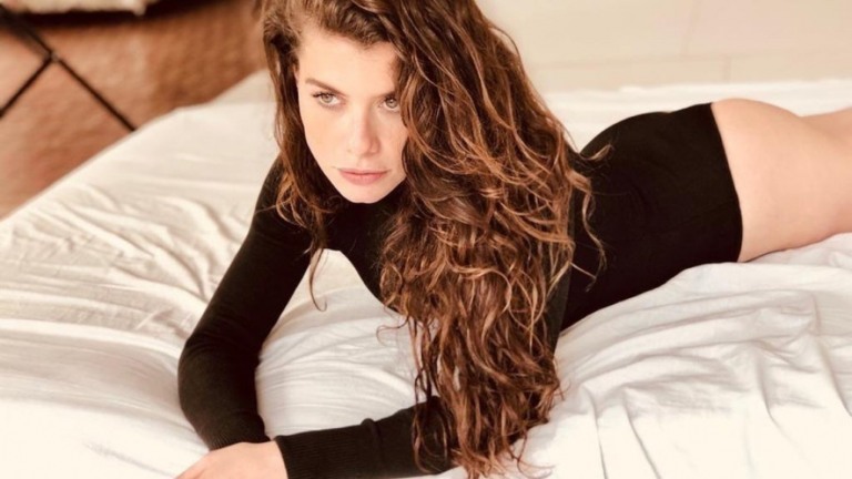 Alinne Moraes não dá moral para namoros tóxicos: "Já terminei amando"