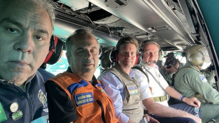Bolsonaro compara catástrofe na Bahia a isolamento social da pandemia