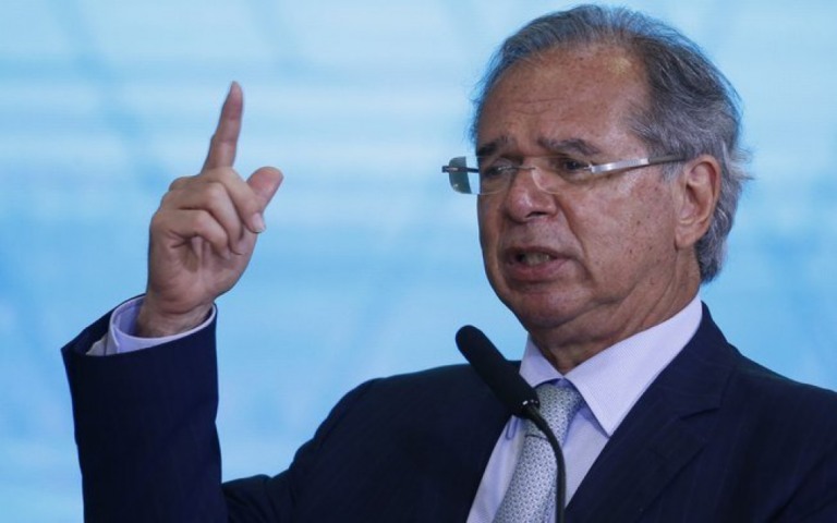 Guedes diz que nunca prometeu crescimento em V: "Não vendo ilusões"