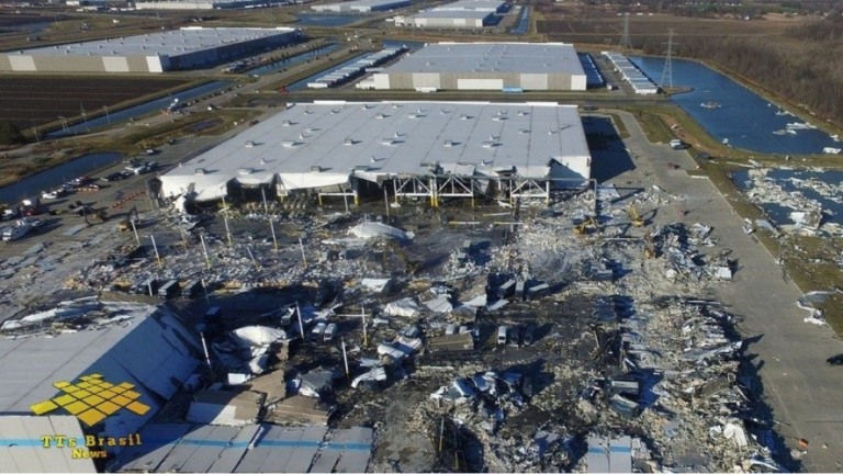 Jeff Bezos posta foto polêmica após tornado matar seis funcionários