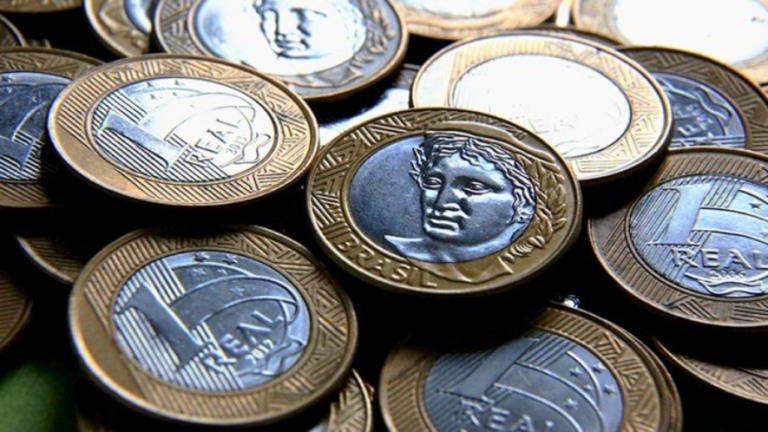 Frente ao dólar, real é a 38ª moeda que mais se desvalorizou