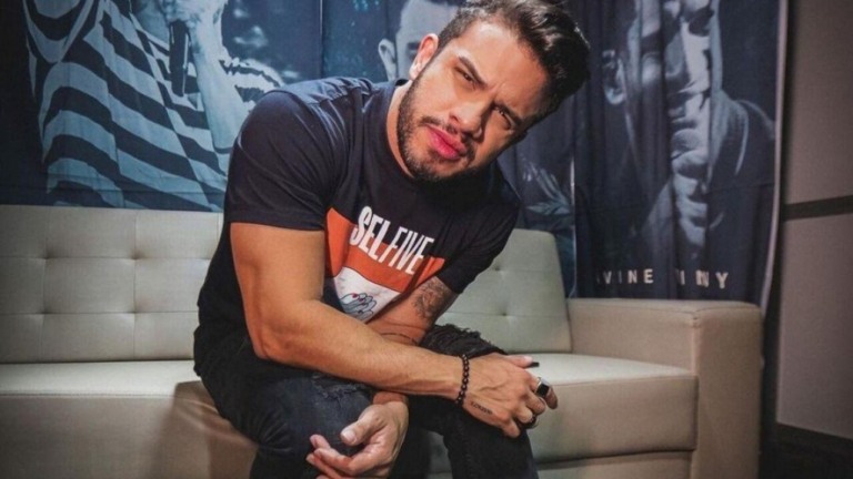 Detentos passaram a noite cantando "Late Coração" para Ávine Vinny