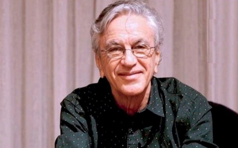 Caetano Veloso participa de debate em especial de natal na TV aberta Caetano Veloso participa de debate em especial de natal na TV aberta