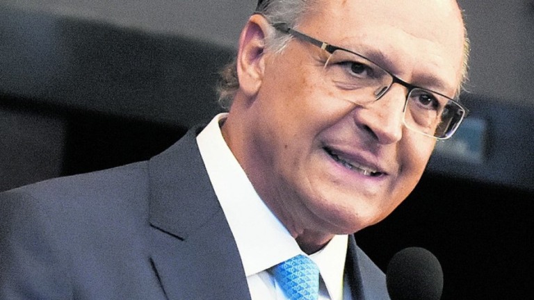 Cotado a vice de Lula, Alckmin deixa PSDB: "É tempo de mudança"