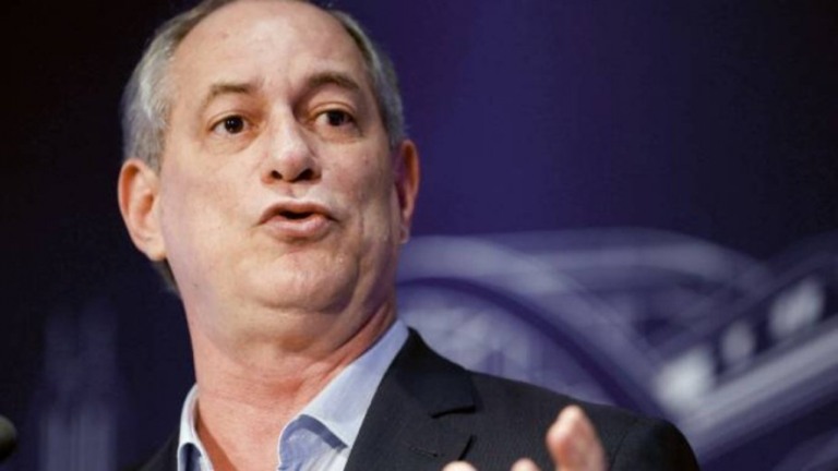 Após ação da PF, Ciro Gomes é aconselhado a desistir de candidatura