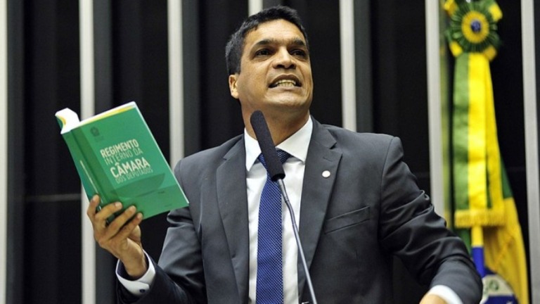Eleições: Cabo Daciolo desiste de candidatura e declara apoio a Ciro