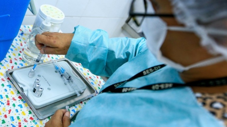 Brasil registra 124 mortes e 3.720 novos casos de covid-19