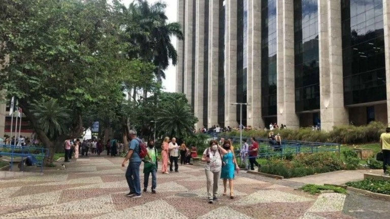 Churrasco gera fumaça e causa evacuação de prédio da Prefeitura no Rio