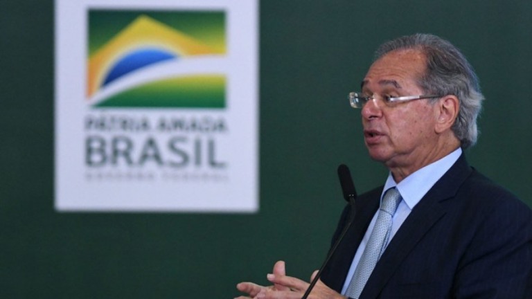 Guedes vê recuperação econômica no Brasil e diz que Covid-19 "tombou"