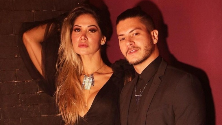 Arthur Aguiar perde as contas de quantas vezes traiu Mayra Cardi