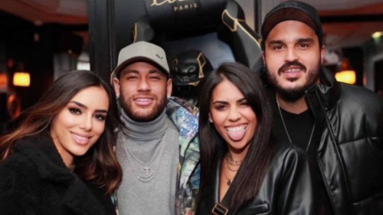 Neymar curte dia em Paris com Bruna Biancardi e casal de amigos