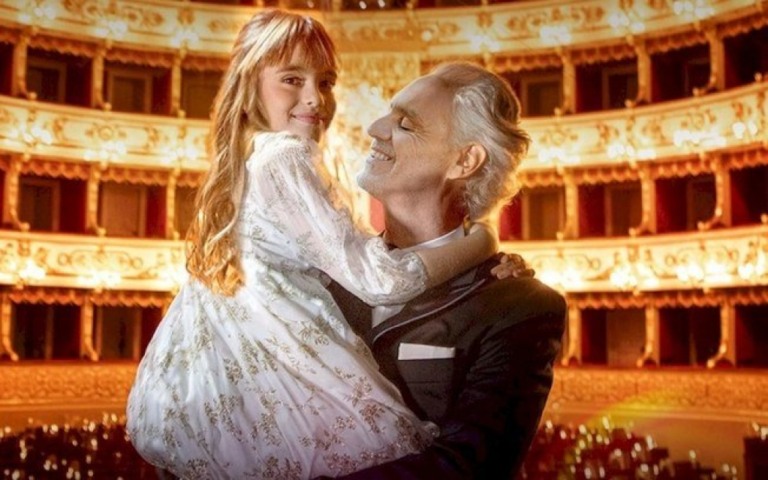 Andrea Bocelli lança a versão ao vivo de "Hallelujah" com sua filha Virginia