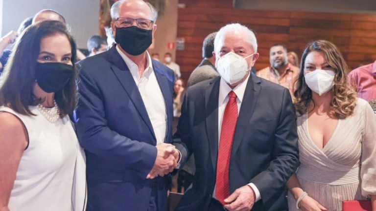 Lula e Alckmin têm 1º encontro público após articulações para 2022