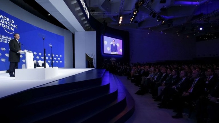 Fórum Econômico Mundial é adiado por causa da variante Ômicron