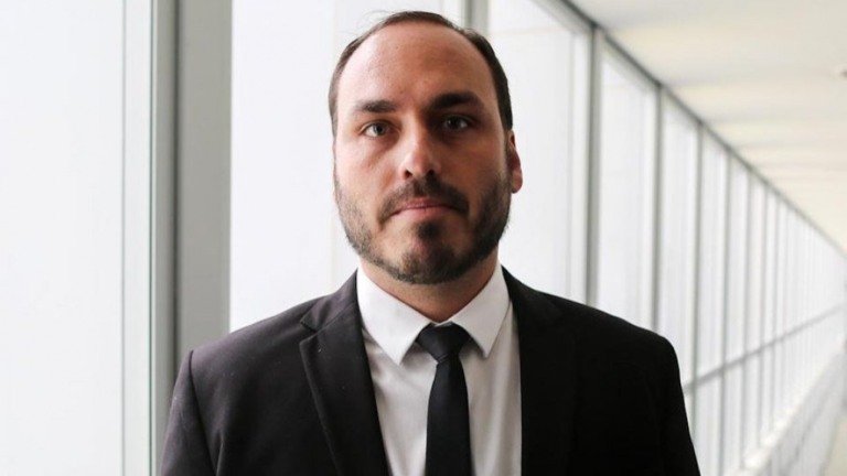 Rachadinha: Investigação sobre Carlos Bolsonaro engatinha no MP-RJ