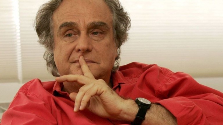 Arnaldo Jabor é hospitalizado após sofrer AVC; cineasta está sedado