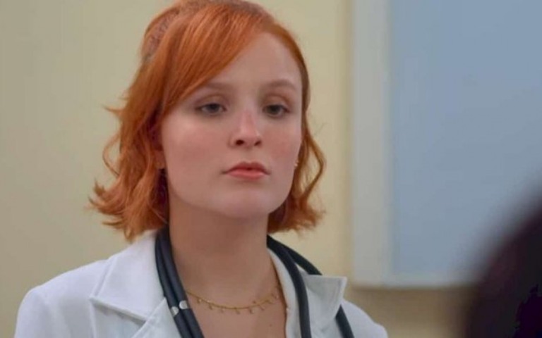 Netflix libera vídeo dos bastidores do filme de Larissa Manoela