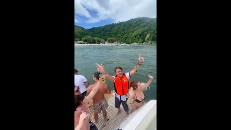 Ex-ministro dispara contra vídeo de Bolsonaro dançando funk: 'Escárnio'