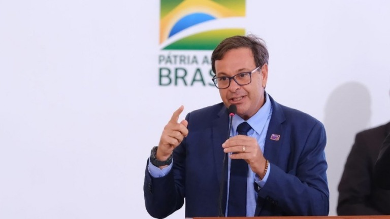 Orçamento do Turismo não é suficiente, diz ministro