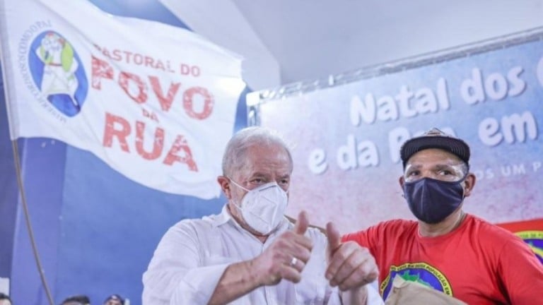 Lula ataca Bolsonaro em reunião com catadores: "Vai sair de mansinho"