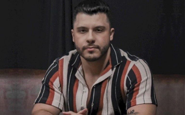 Murilo Huff participa de cerimônia de casamento de amigo desacompanhado