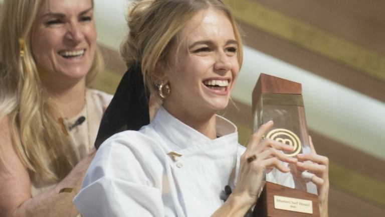 Campeã do MasterChef perde sensibilidade no dedo após acidente