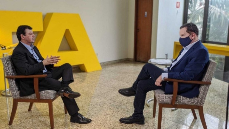 Dono da Itapemirim diz ser vítima de complô e que não teme ser preso
