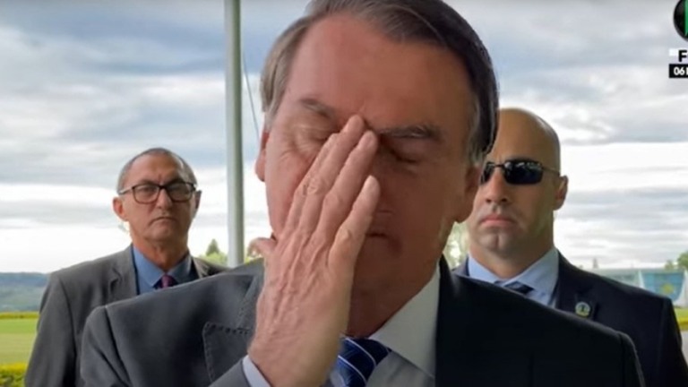 Bolsonaro vai sancionar desoneração da folha e isenção de IPI de táxi