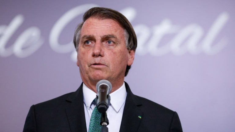Indulto de Natal: Bolsonaro assina benefício a policiais e militares