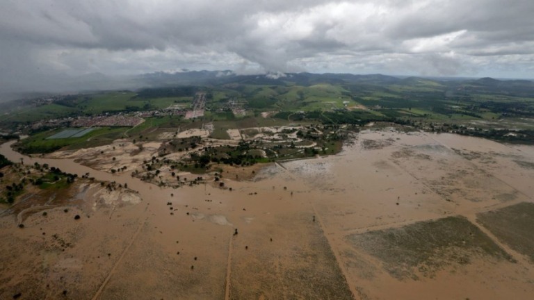 Sobe para 20 número de mortes causadas pelas chuvas na Bahia