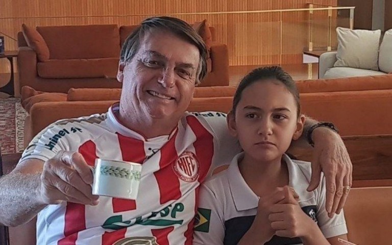 Bolsonaro diz que não vai vacinar sua filha contra a Covid-19