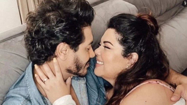 Fabiana Karla anuncia fim de casamento após cinco anos com o marido